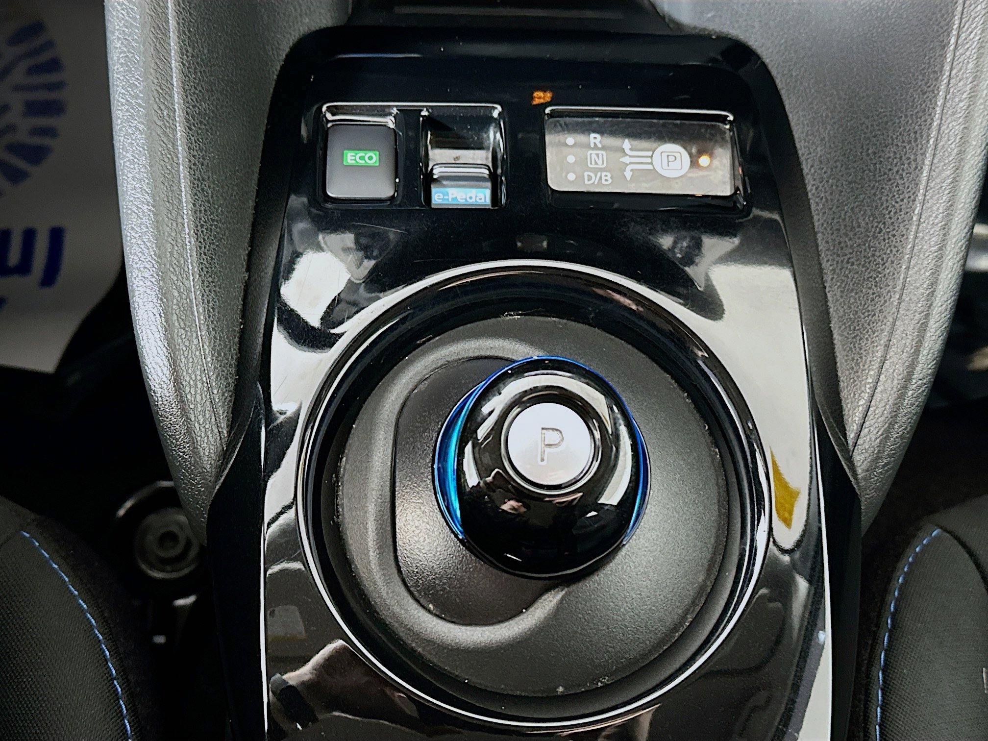 Used 2018 Nissan Leaf SV w/ SV Technology Package FWD image 17