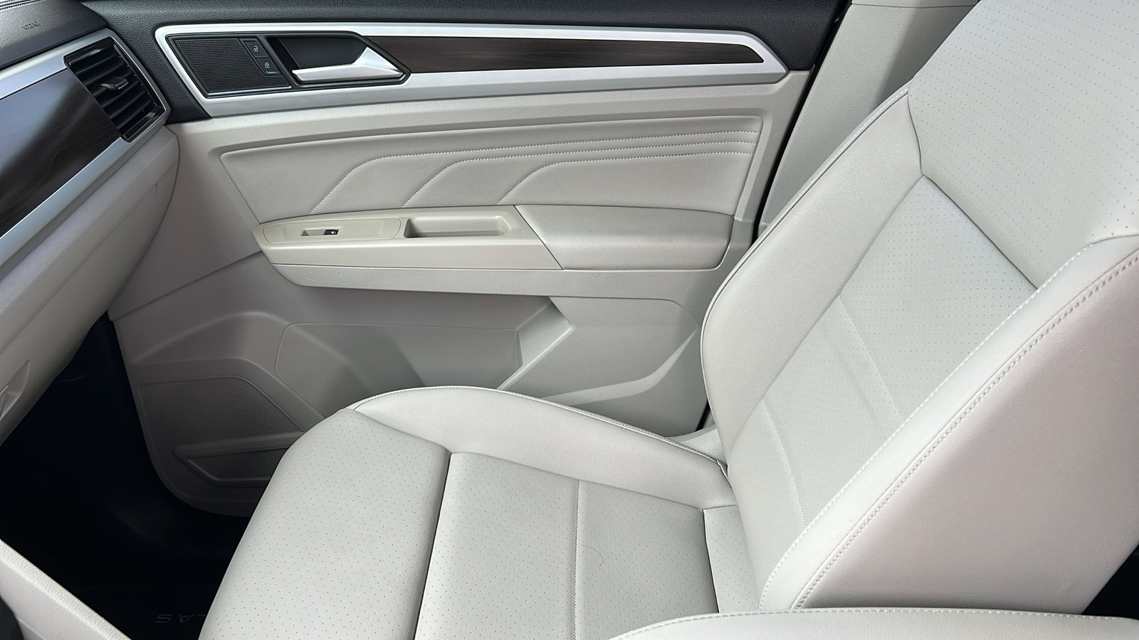 Used 2022 Volkswagen Atlas SE image 20