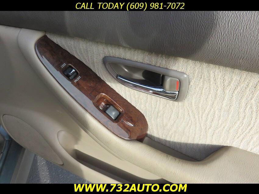 Used 2002 Subaru Outback Wagon image 17