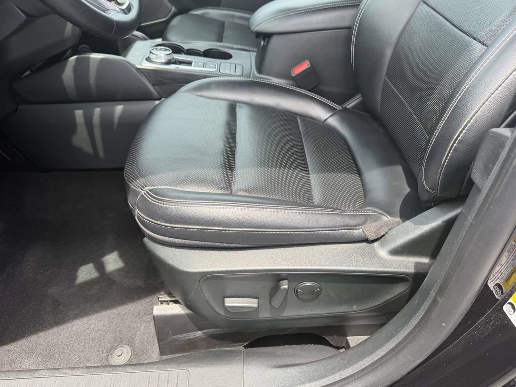 Used 2022 Ford Escape Titanium AWD/4WD image 15