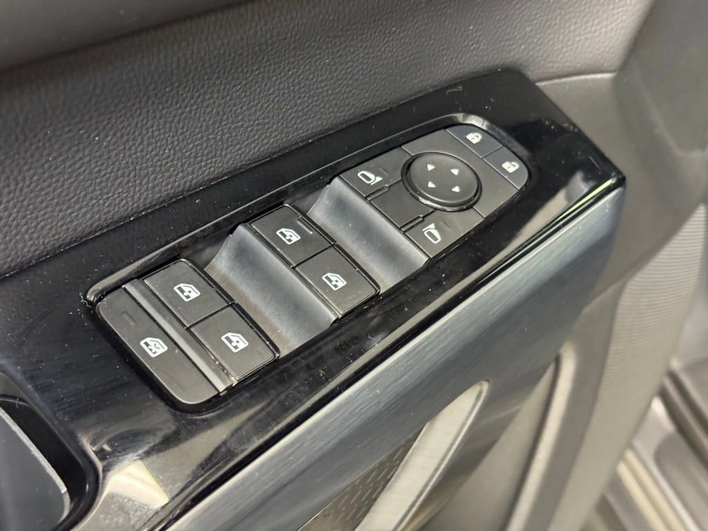 Used 2025 Nissan Pathfinder SL AWD/4WD image 9