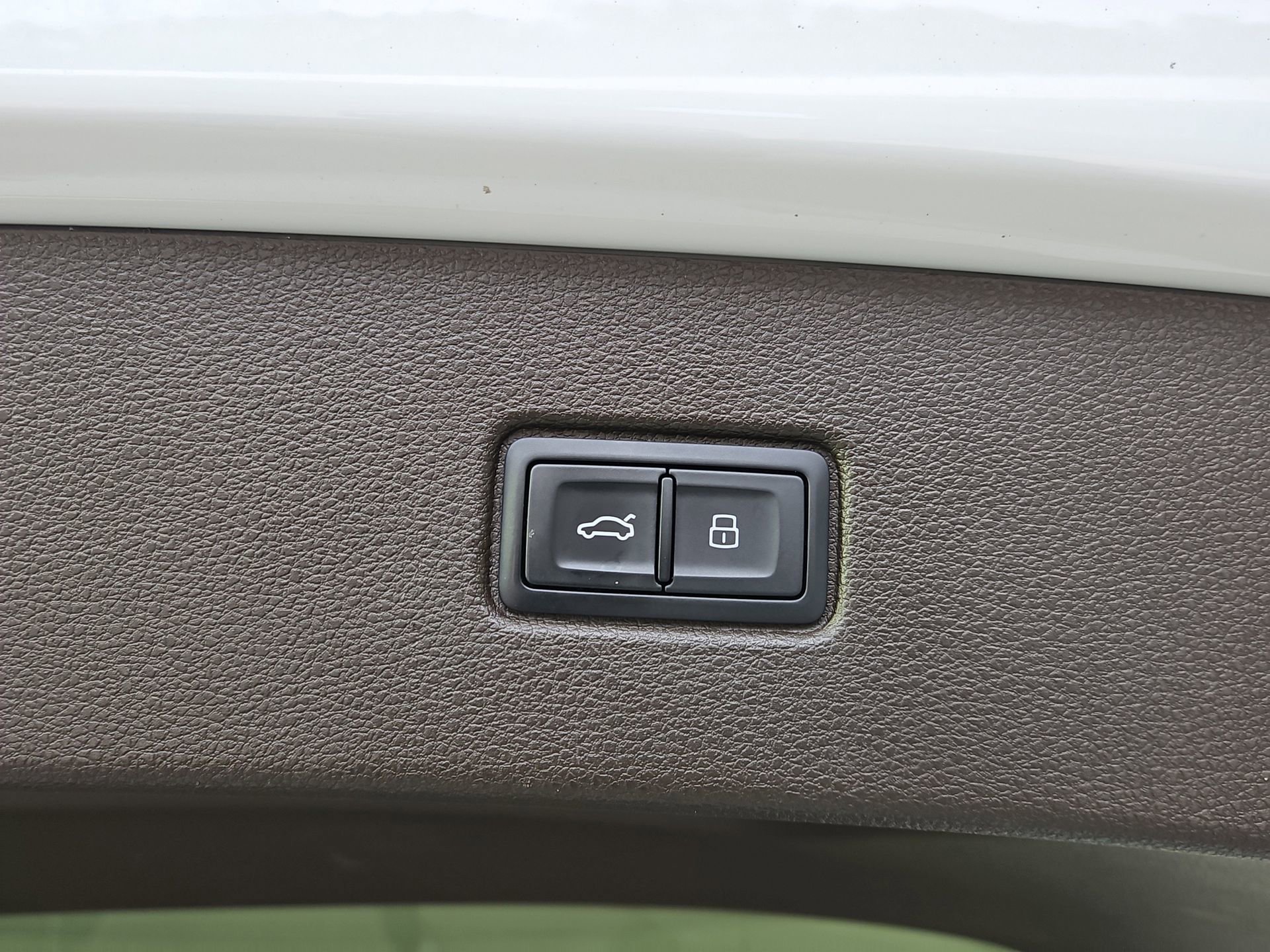 Used 2017 Audi Q7 3.0T Premium Plus w/ Premium Plus Package image 16