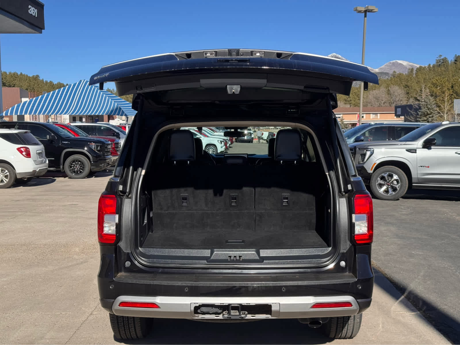 Used 2024 Ford Expedition XLT image 16