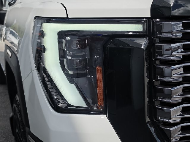 Certified 2025 GMC Sierra 2500 Denali Ultimate AWD/4WD image 11