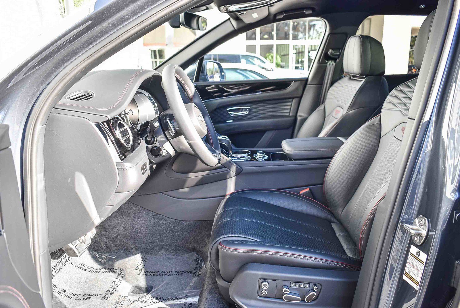 Used 2025 Bentley Bentayga Extended Wheelbase image 17