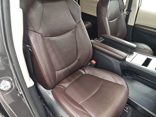 Used 2023 Toyota Sienna Platinum image 41