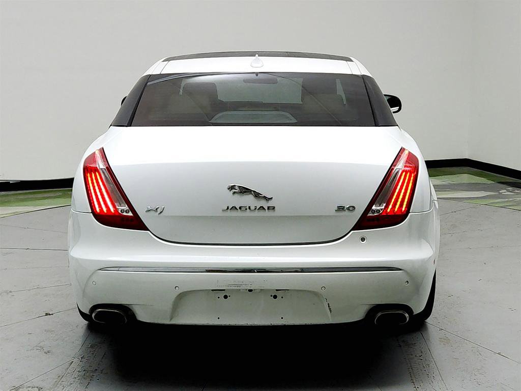 Used 2015 Jaguar XJ RWD image 6