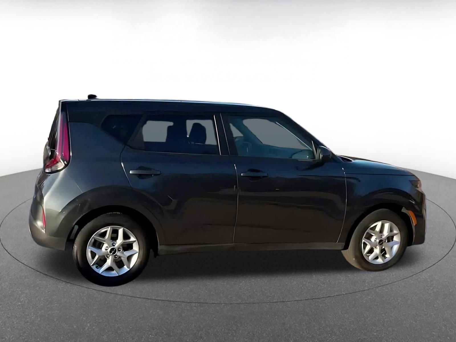 Used 2025 Kia Soul LX w/ LX Technology Package image 16