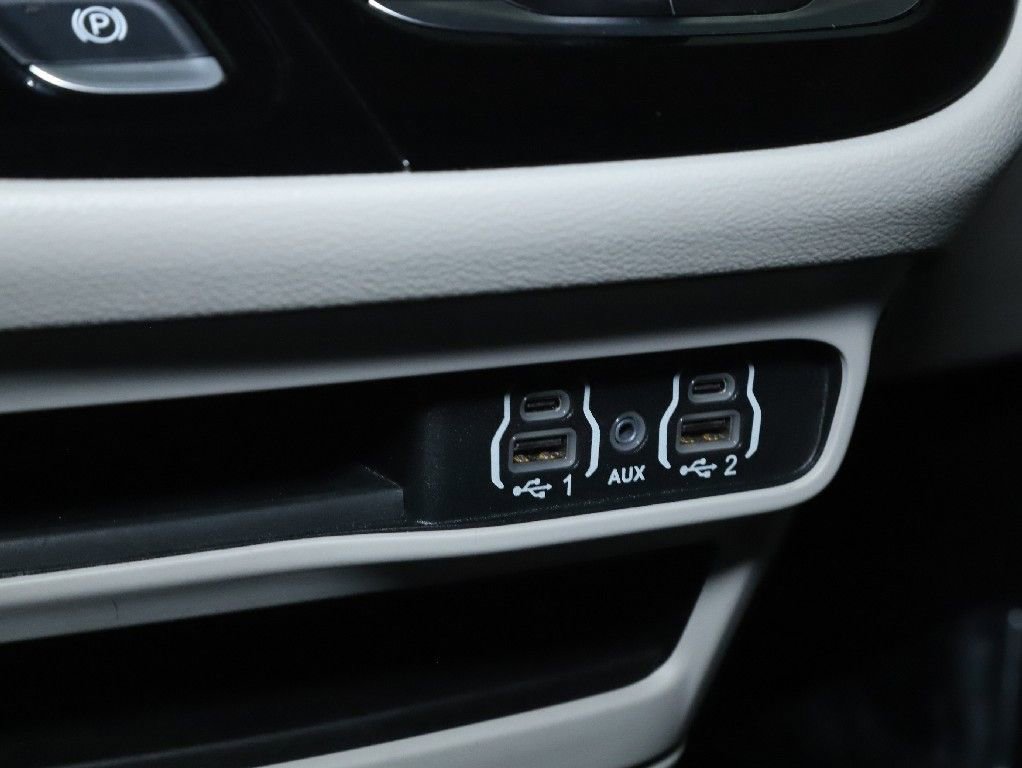 Used 2024 Chrysler Pacifica Touring-L FWD image 25