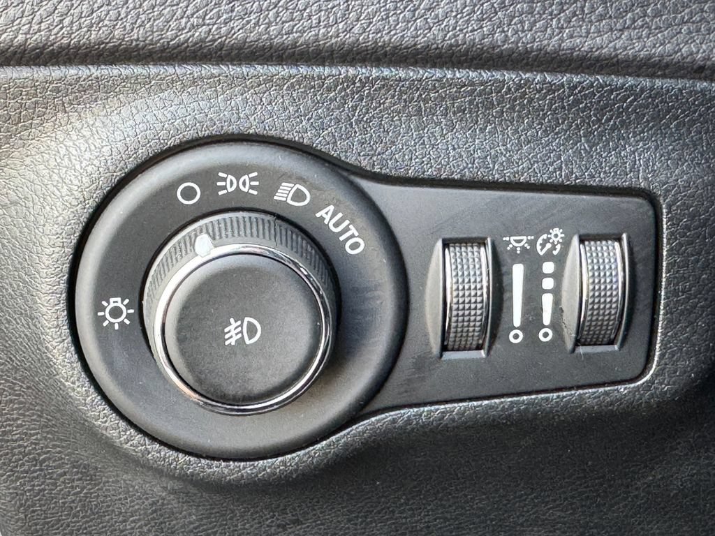 Used 2018 Jeep Compass Limited w/ Navigation Group FWD image 19