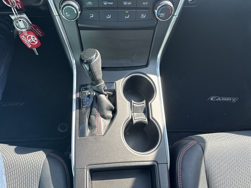 Used 2017 Toyota Camry SE w/ Protection Package (Q2) FWD image 26