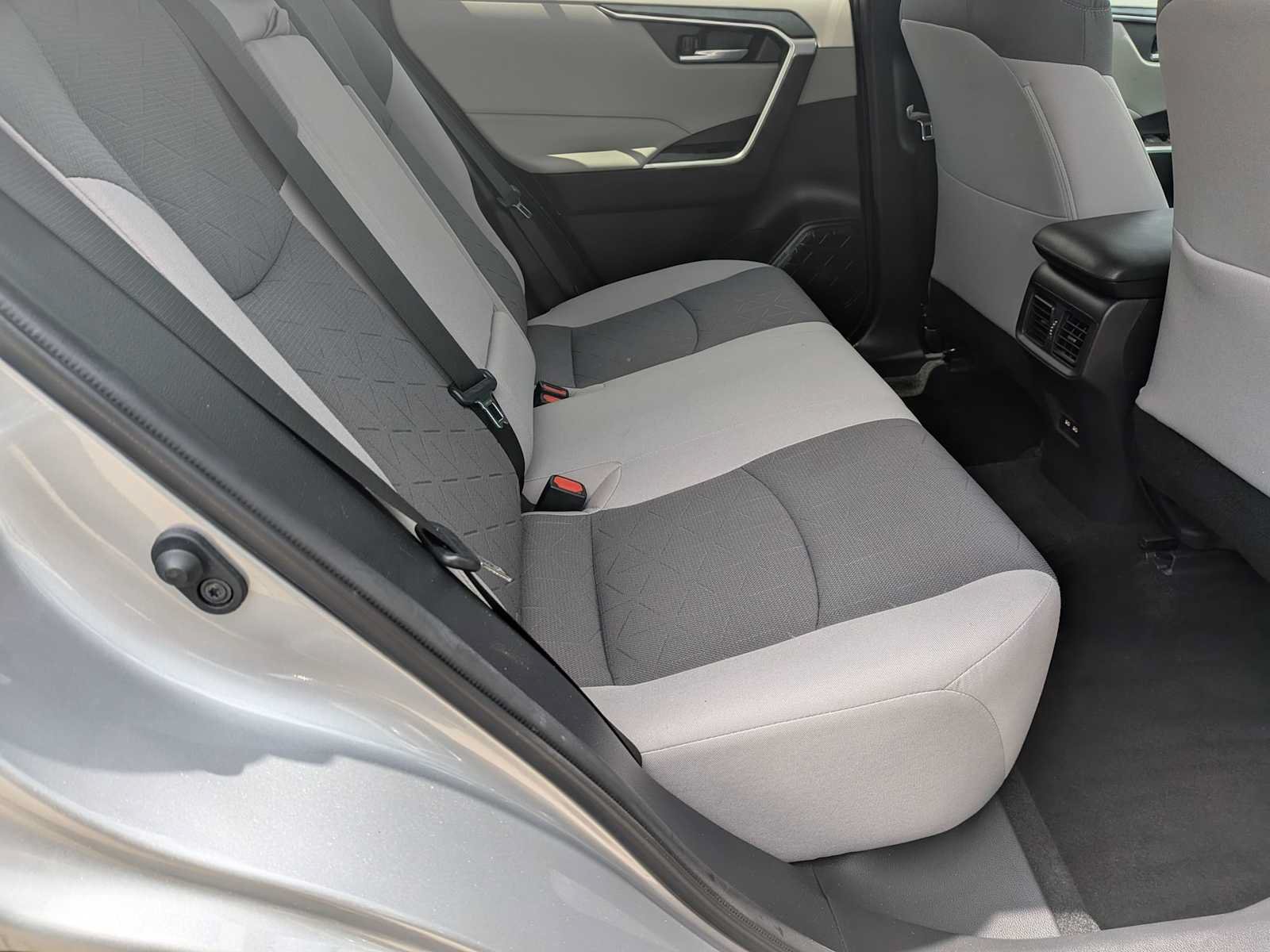 Used 2021 Toyota RAV4 XLE FWD image 19