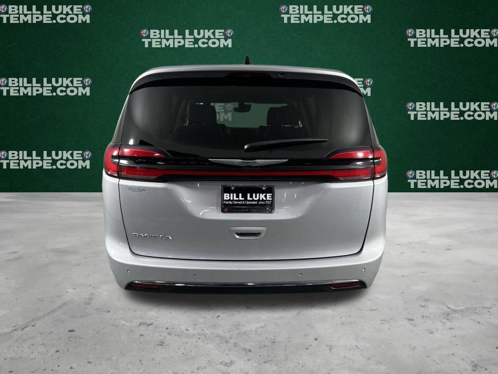 Used 2024 Chrysler Pacifica Touring-L image 8