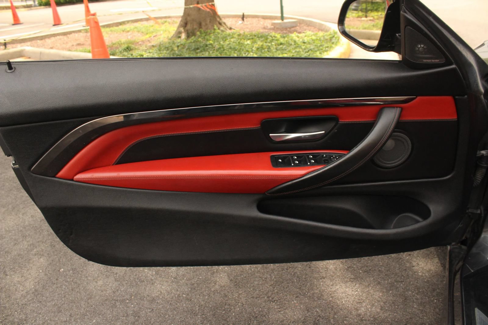Used 2018 BMW M4 Convertible RWD image 14