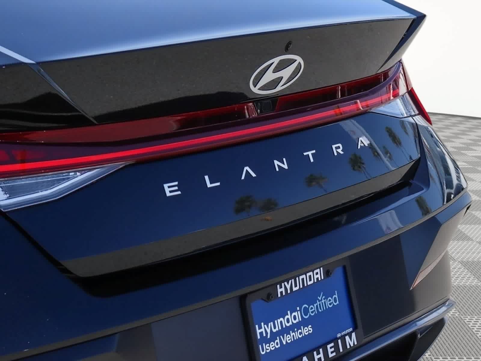 Used 2025 Hyundai Elantra SEL FWD image 12