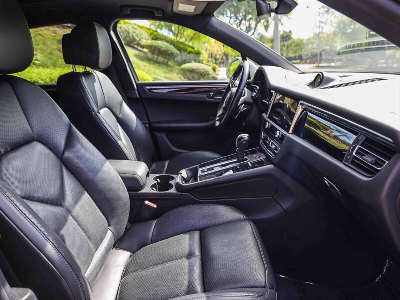 Used 2023 Porsche Macan w/ Premium Package Plus AWD/4WD image 17