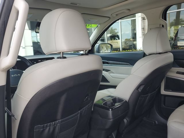 Used 2024 Kia Telluride EX w/ EX Captain's Chair Package FWD image 11