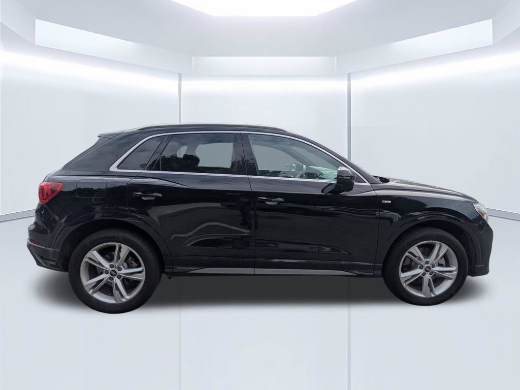 Used 2023 Audi Q3 2.0T Premium Plus w/ Premium Plus Package AWD/4WD image 2