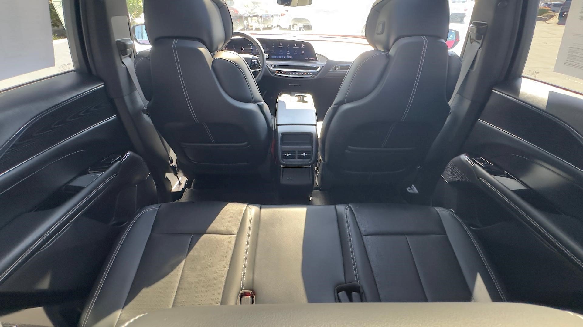 Certified 2024 Cadillac Lyriq Luxury AWD/4WD image 6