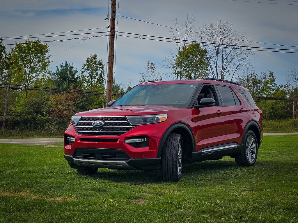 Used 2023 Ford Explorer XLT w/ Equipment Group 202A AWD/4WD image 8