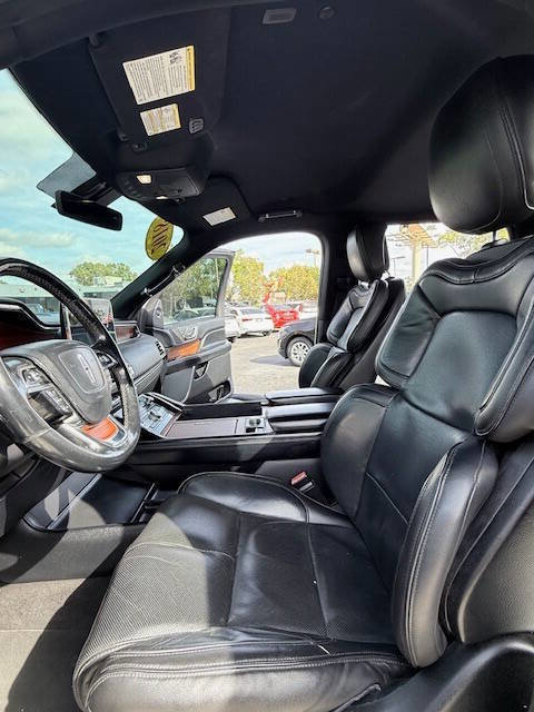 Used 2018 Lincoln Navigator Premiere image 10