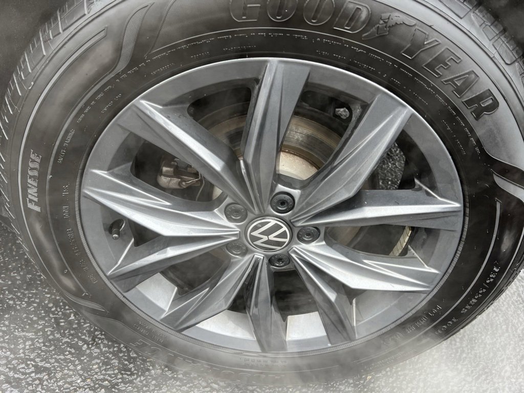 Used 2022 Volkswagen Tiguan SE w/ Panoramic Sunroof Package image 39