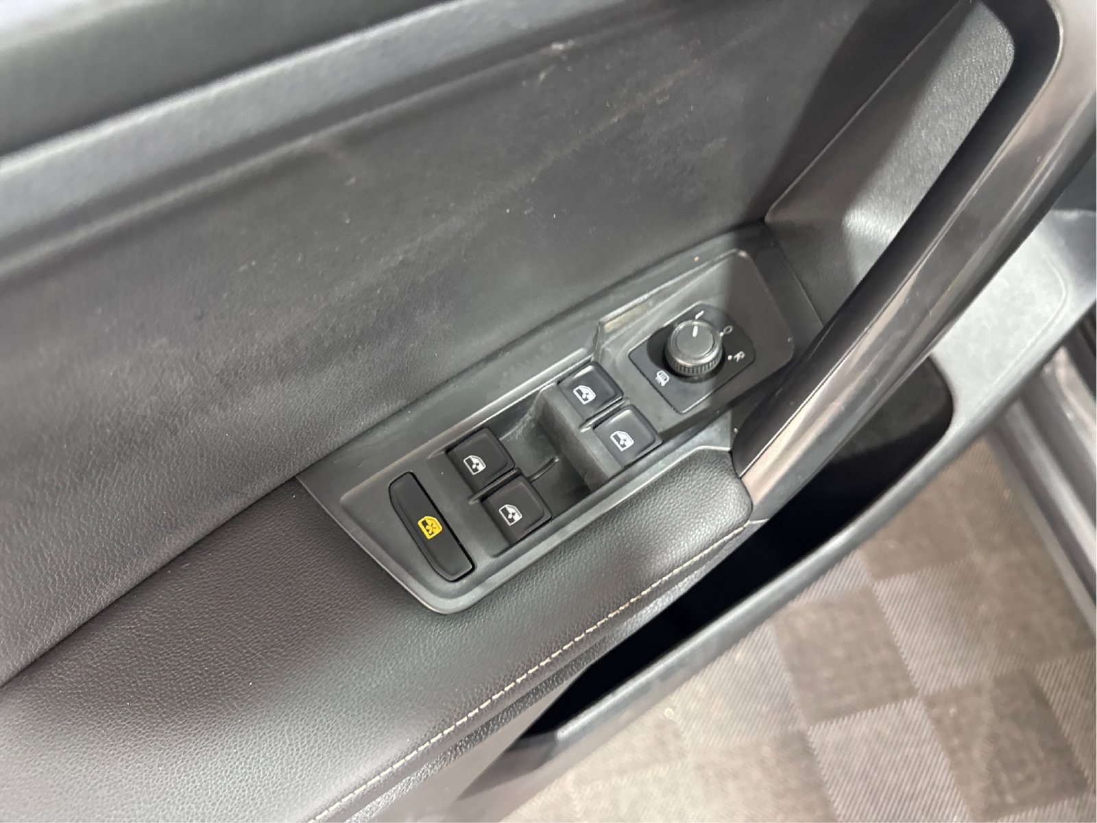 Used 2024 Volkswagen Tiguan S FWD image 29
