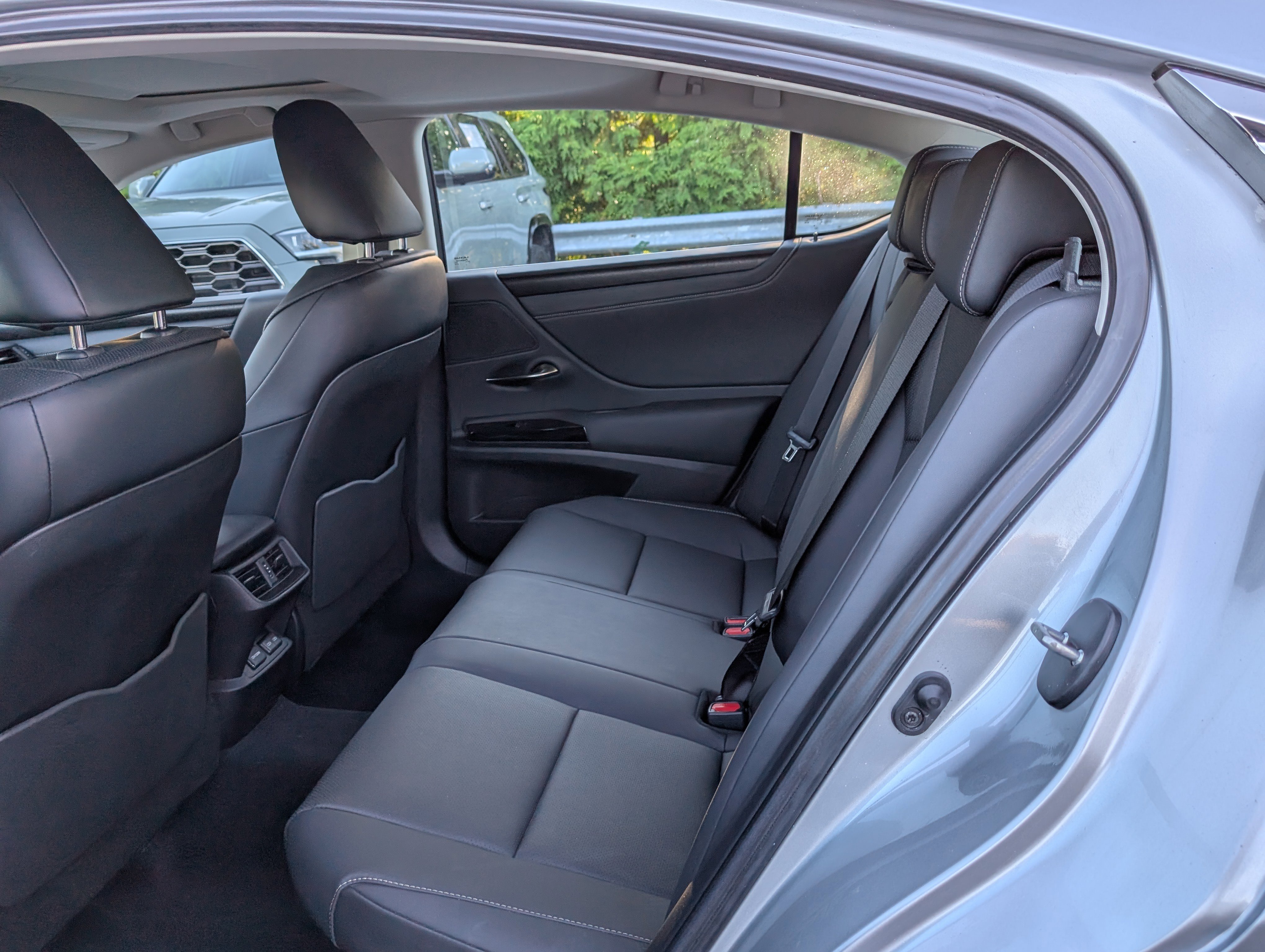 Certified 2024 Lexus ES 300h w/ Premium Package image 14