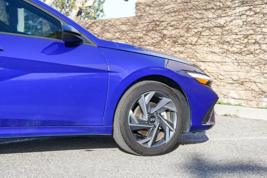 Used 2025 Hyundai Elantra Sport FWD image 11