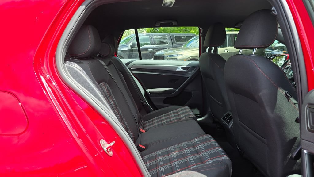 Used 2018 Volkswagen Golf 4-Door FWD image 13