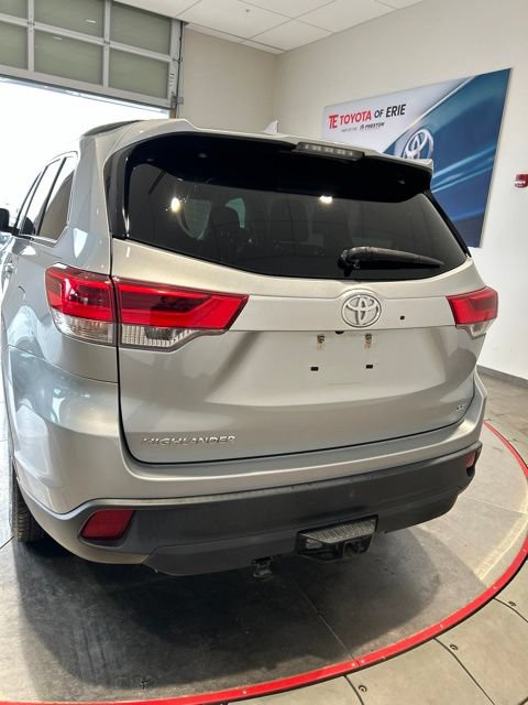 Used 2018 Toyota Highlander SE FWD image 6