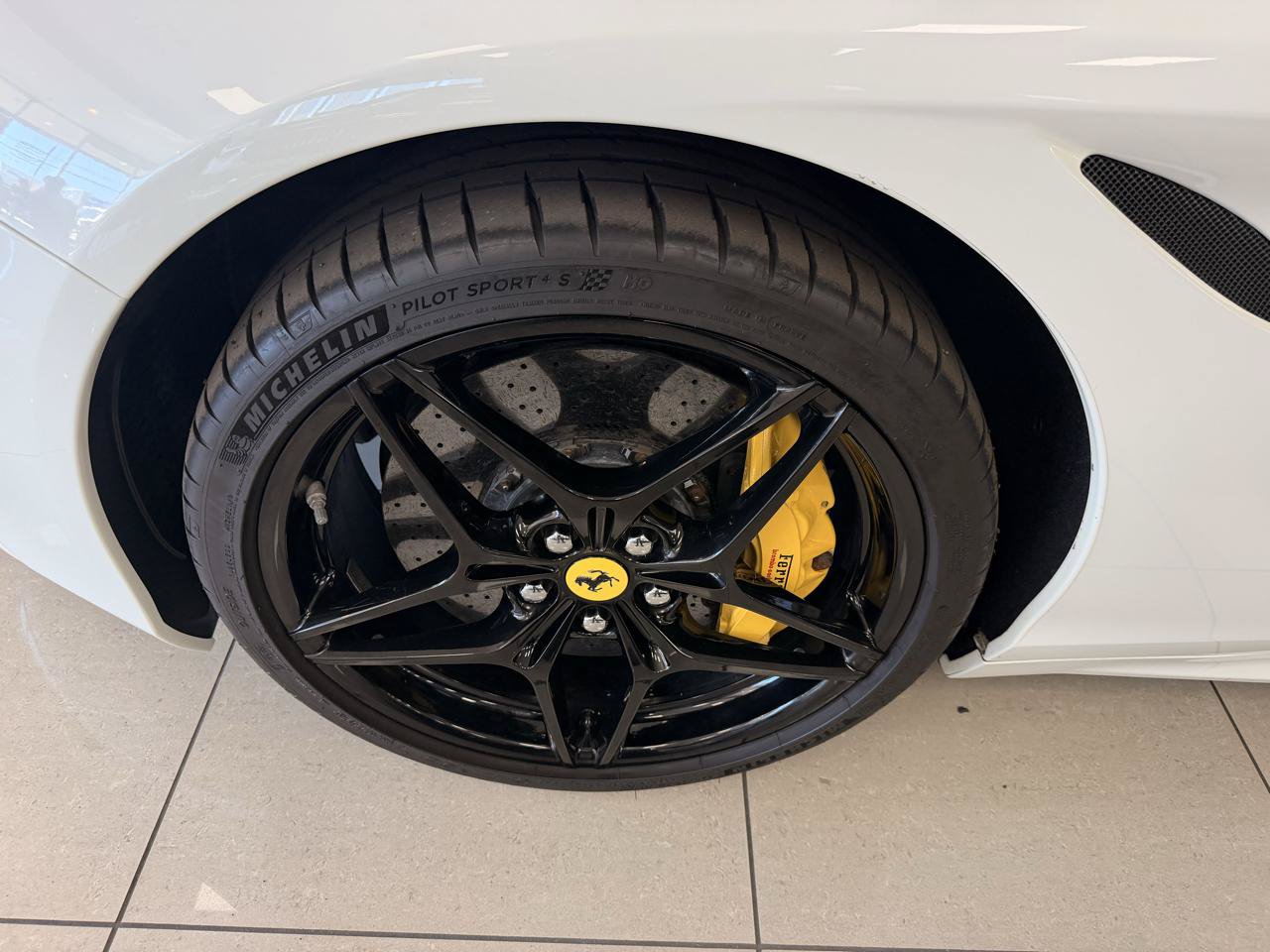 Used 2015 Ferrari California T RWD image 25