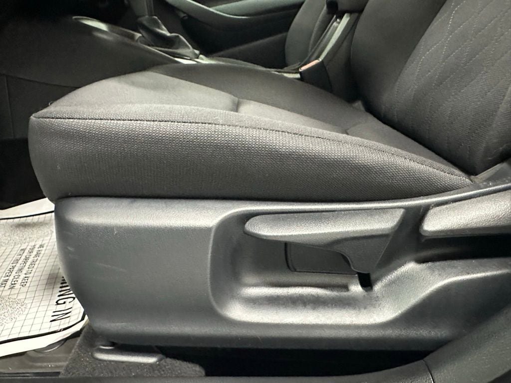 Used 2025 Toyota Corolla LE FWD image 12