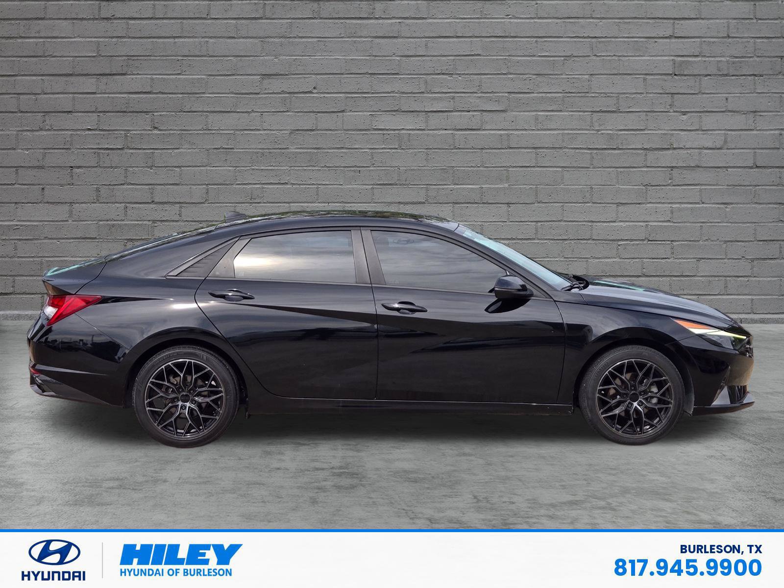 Used 2023 Hyundai Elantra Limited FWD image 3