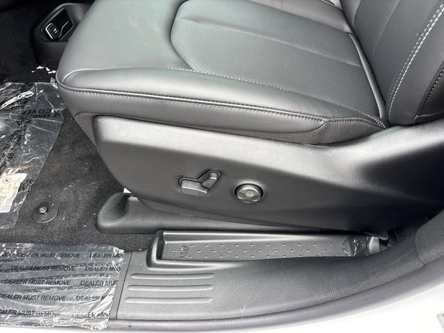 New 2027 Chrysler Pacifica Select w/ Family Tech Group AWD/4WD image 7