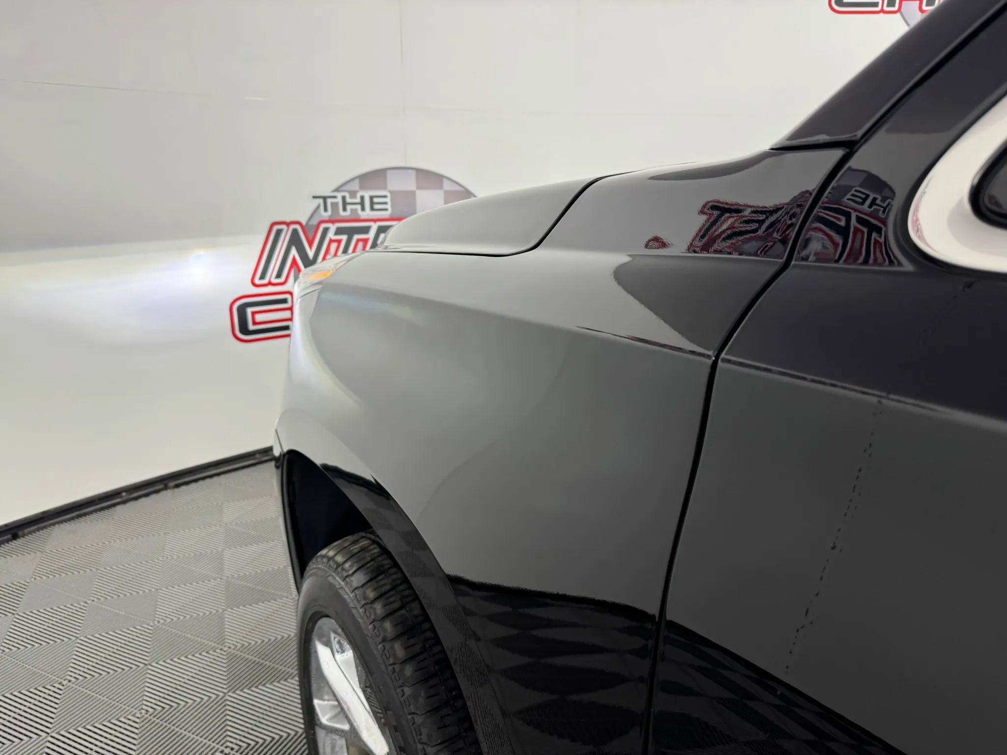 Used 2018 Cadillac Escalade Premium Luxury image 25