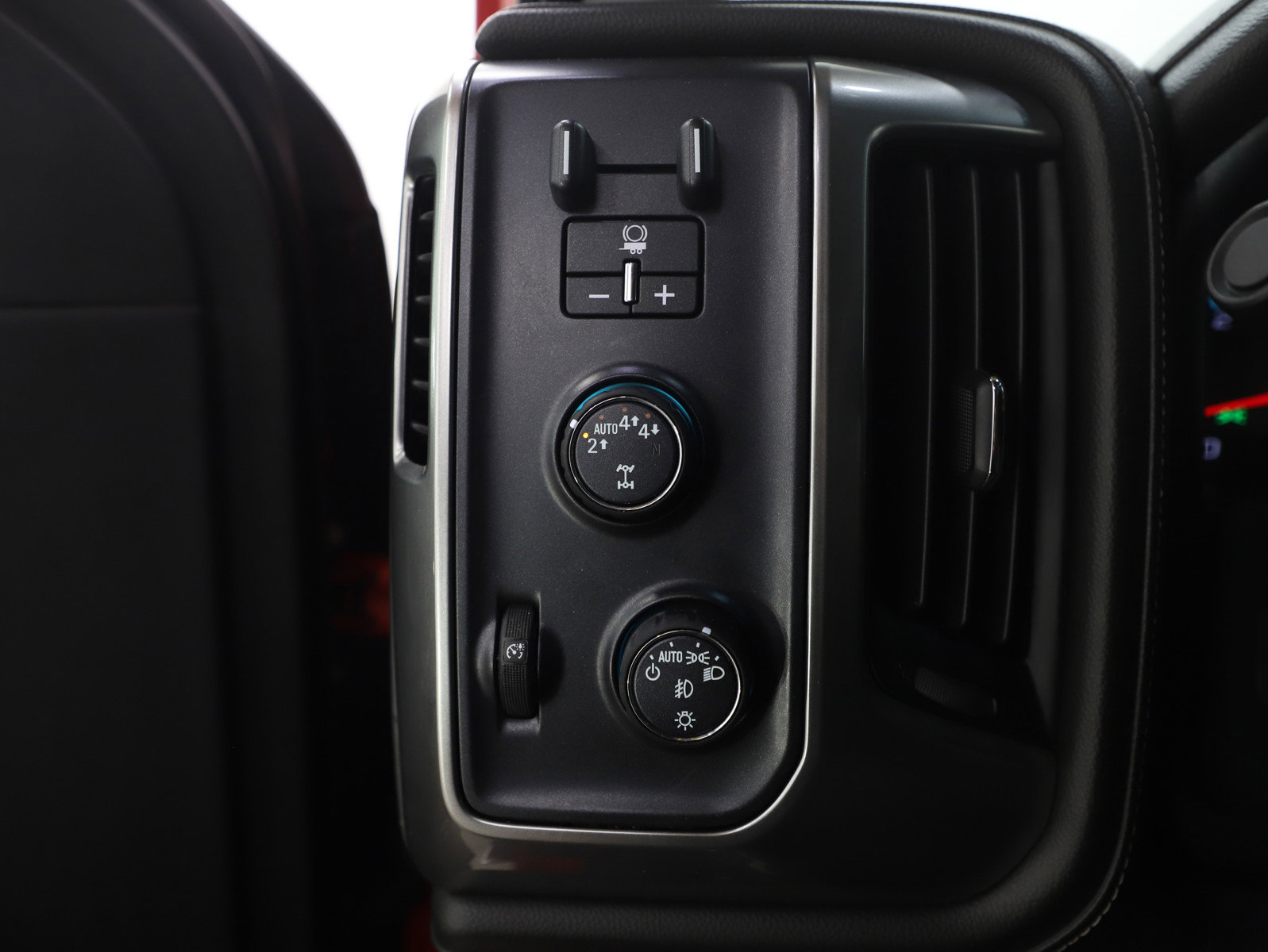 Used 2018 Chevrolet Silverado 1500 LTZ w/ LTZ Plus Package image 25