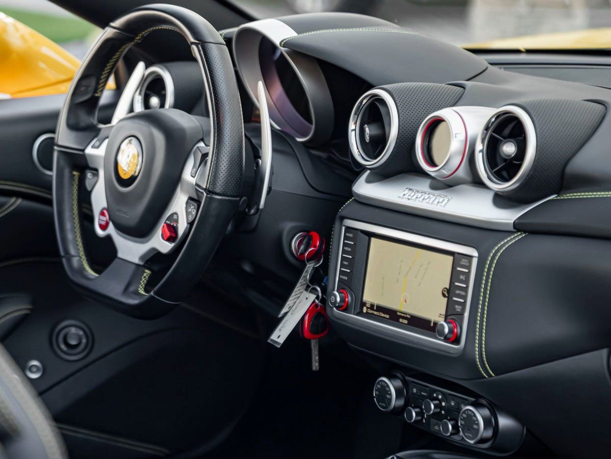 Used 2018 Ferrari California T image 30