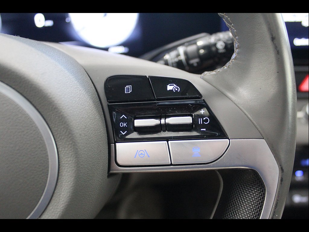 Used 2025 Hyundai Elantra SEL FWD image 26