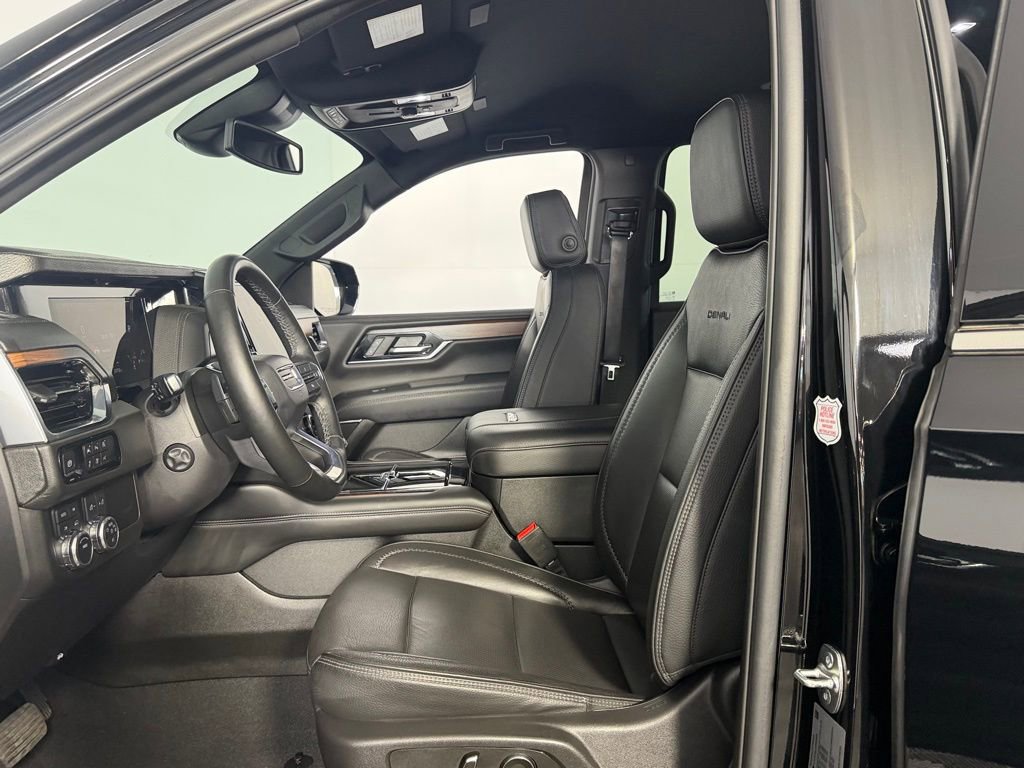 Used 2025 GMC Yukon XL Denali AWD/4WD image 21