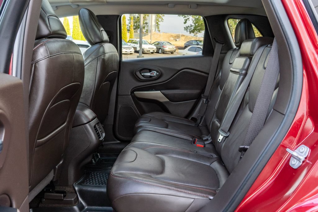 Used 2017 Jeep Cherokee Trailhawk AWD/4WD image 16