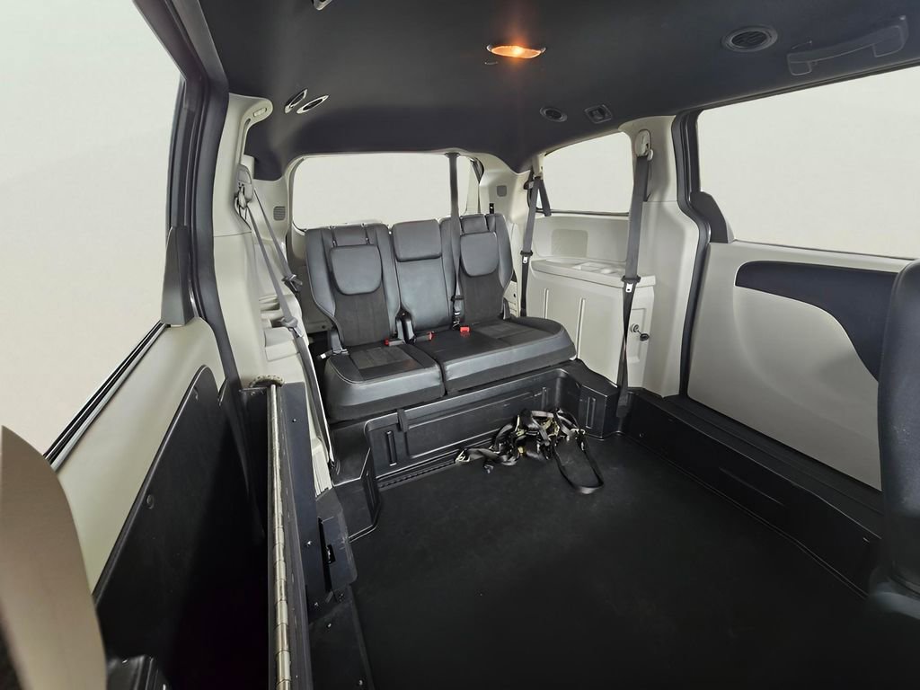 Used 2020 Dodge Grand Caravan SXT FWD image 9