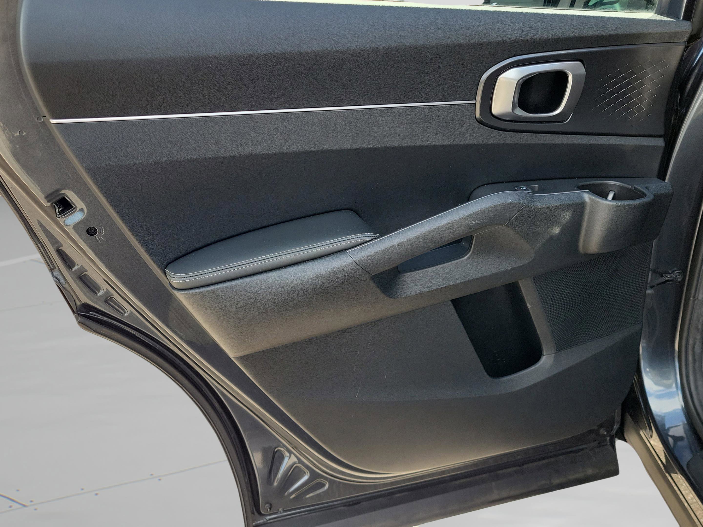 Used 2022 Kia Sorento S image 8