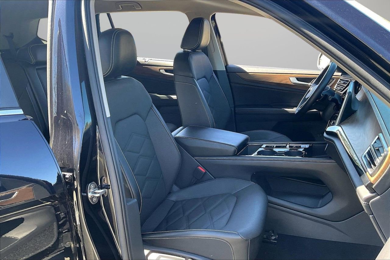 Used 2024 Volkswagen Atlas SE image 24