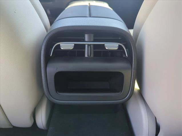 Used 2025 Mercedes-Benz E 350 4MATIC Sedan image 19