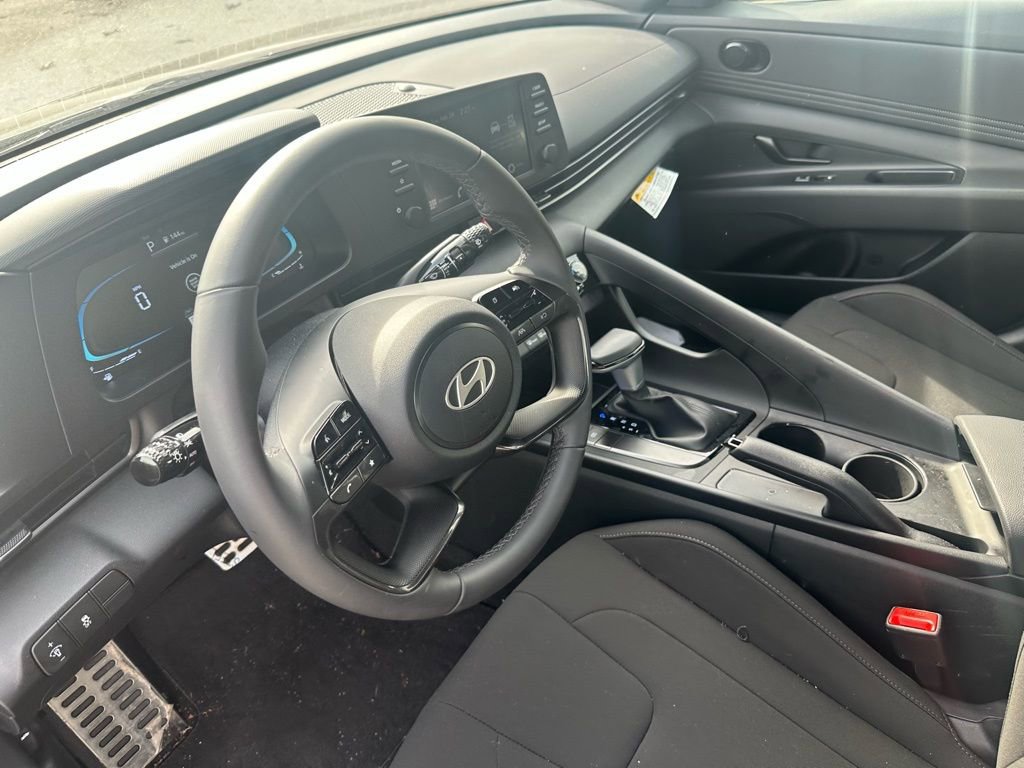 Certified 2025 Hyundai Elantra Sport image 9