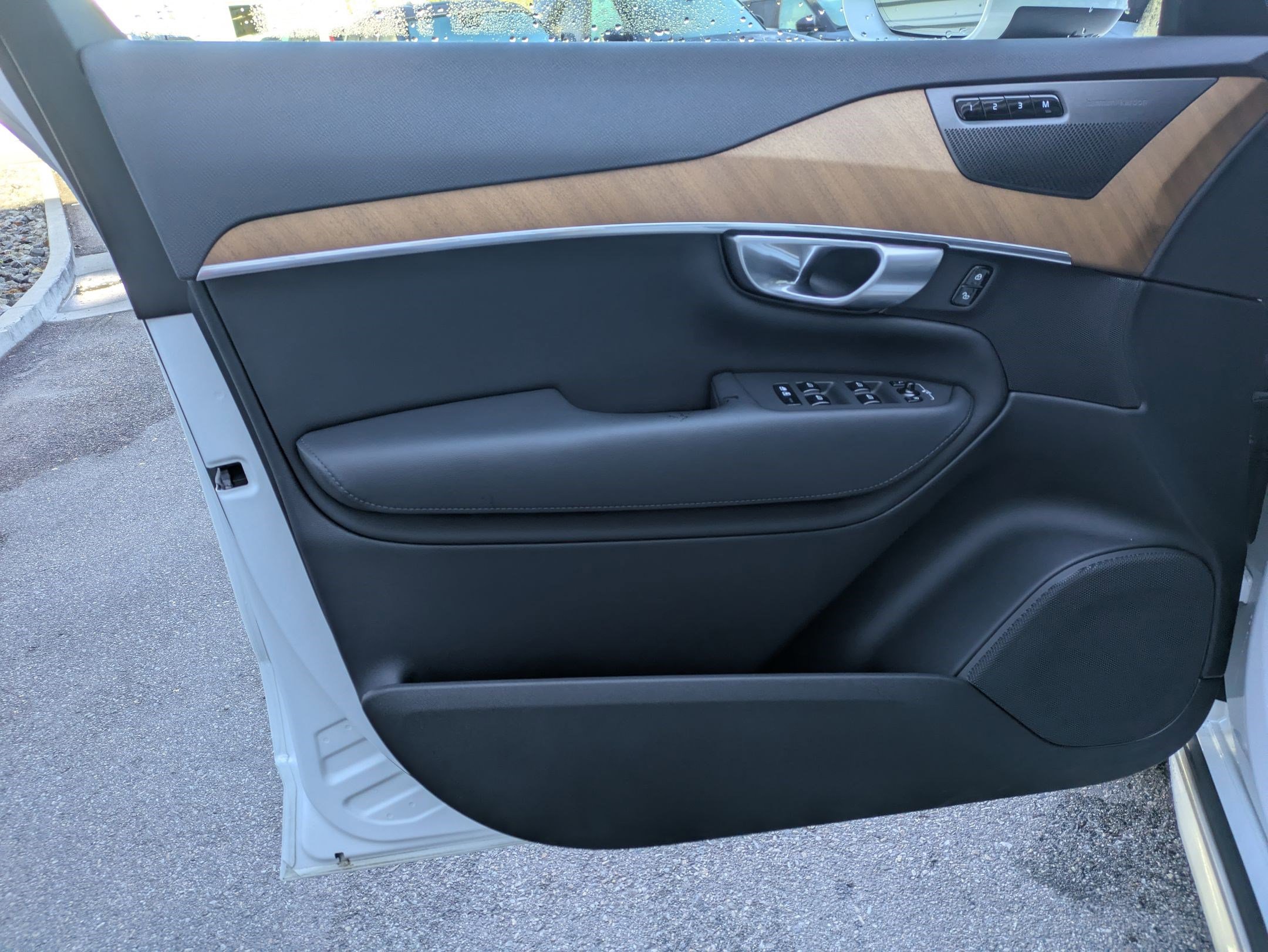 Used 2024 Volvo XC90 T8 Plus w/ Protection Package AWD/4WD image 12