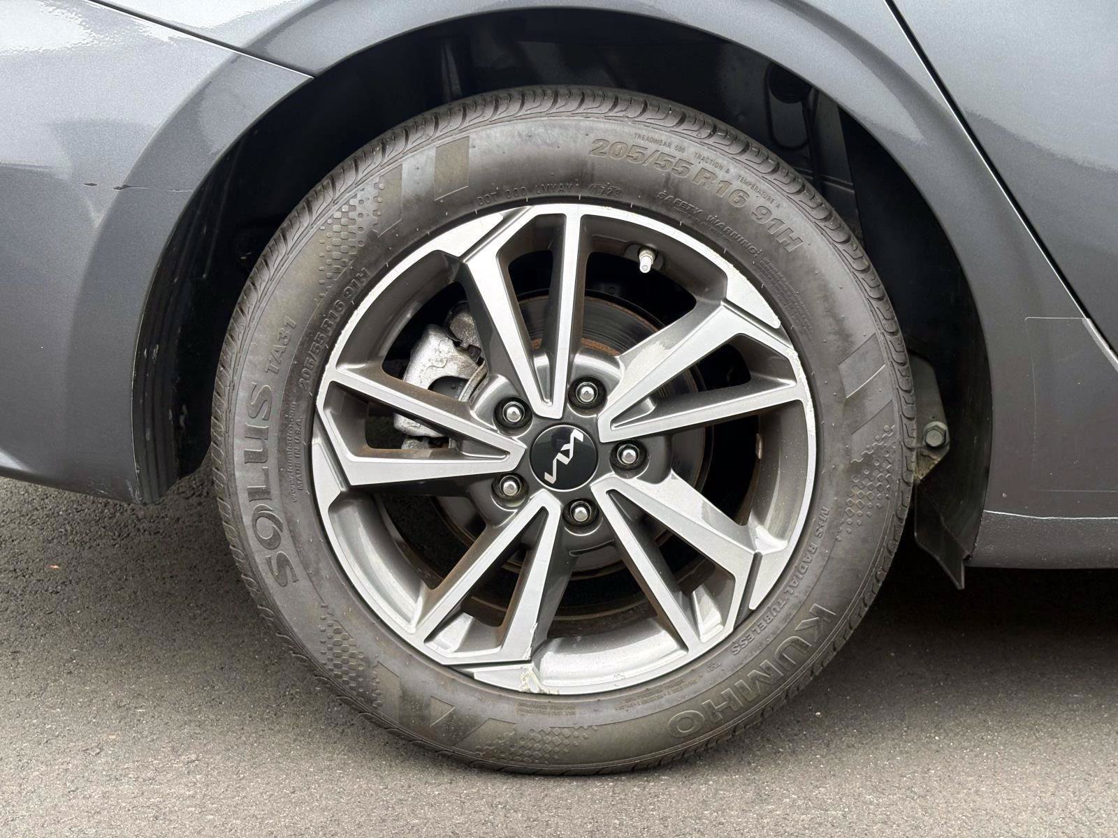 Certified 2023 Kia Forte LXS w/ LXS Technology Package FWD image 32