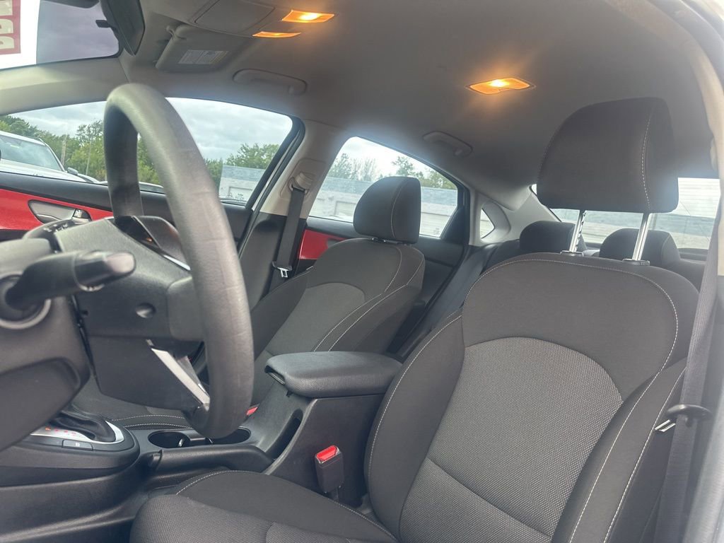 Used 2023 Kia Forte LXS w/ LXS Technology Package image 31