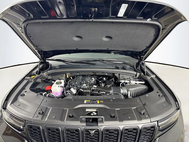 New 2025 Jeep Grand Cherokee Limited w/ Luxury Tech Group II image 34